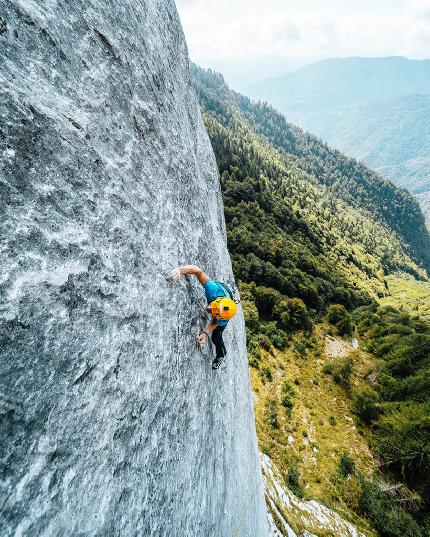 Alessandro Zeni, Wu Wei, Val Nuvola, Riccardo Scarian - Alessandro Zeni su 'Wu Wei' (9a, 180m), Picco delle Aquile, Monte Coppolo, Val Nuvola, aperta insieme a Riccardo Scarian