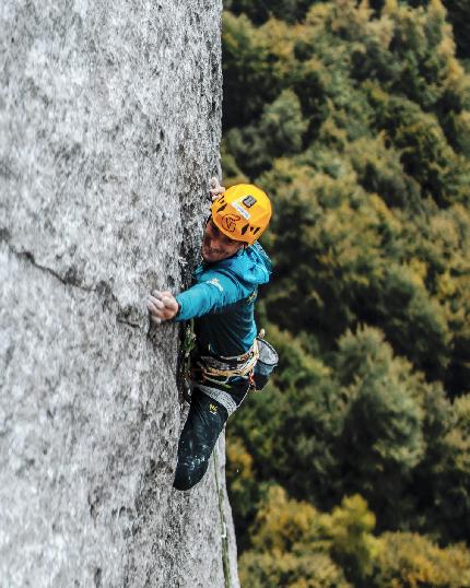 Alessandro Zeni, Wu Wei, Val Nuvola, Riccardo Scarian - Alessandro Zeni su 'Wu Wei' (9a, 180m), Picco delle Aquile, Monte Coppolo, Val Nuvola, aperta insieme a Riccardo Scarian