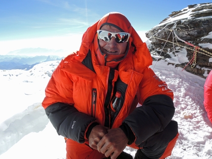 Ueli Steck - Ueli Steck sul balcone di Everest il 18/05/2012