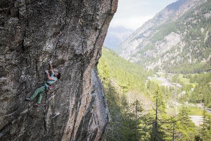 Valle Orco Falesia del Dado - Andrea Migliano climbing at il Dado, Valle dell'Orco