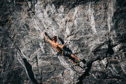 Jakob Schubert, Project Big, Flatanger - Jakob Schubert climbing Project Big at Flatanger in Norway