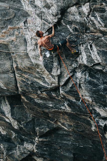 Jakob Schubert, Project Big, Flatanger - Jakob Schubert climbing Project Big at Flatanger in Norway