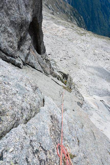 Vascello Fantasma, Valle del Ferro, Val Masino, Matteo Bedendo, Lorenzo Casolini - La prima salita di 'Vascello Fantasma' alla Pera del Ferro in Valle del Ferro - Val Masino (Matteo Bedendo, Lorenzo Casolini 06/08/2023)