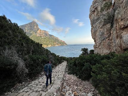 Marinaio di foresta - Pedra Longa, Baunei, Sardinia - Walking down from the Pedra Longa carpark to reach Marinaio di foresta (Baunei, Sardinia)