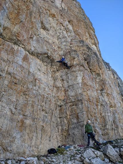 Via Melucci - Navasa, Torre Prati, Dolomiti di Brenta, Davide Danzi, Michele Lucchini, Tommaso Marchesini - Ripetendo la Via Melucci - Navasa alla Torre Prati nelle Dolomiti di Brenta (Davide Danzi, Michele Lucchini, Tommaso Marchesini 01/09/2023)