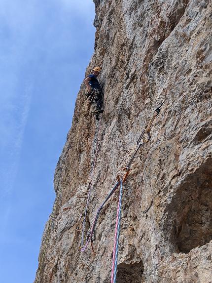 Via Melucci - Navasa, Torre Prati, Dolomiti di Brenta, Davide Danzi, Michele Lucchini, Tommaso Marchesini - Ripetendo la Via Melucci - Navasa alla Torre Prati nelle Dolomiti di Brenta (Davide Danzi, Michele Lucchini, Tommaso Marchesini 01/09/2023)