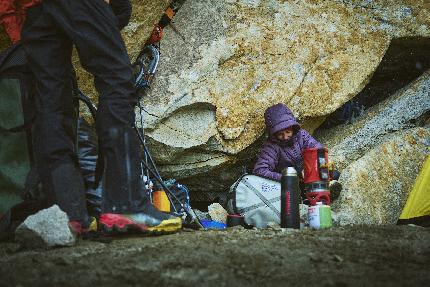 Eternal Flame, Nameless Tower, Trango Tower, Pakistan, Barbara Zangerl, Jacopo Larcher - Barbara Zangerl e Jacopo Larcher su Eternal Flame, Nameless Tower (Trango Pakistan) nel 2021