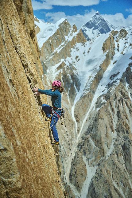 Eternal Flame, Nameless Tower, Trango Tower, Pakistan, Barbara Zangerl, Jacopo Larcher - Barbara Zangerl e Jacopo Larcher su Eternal Flame, Nameless Tower (Trango Pakistan) nel 2021