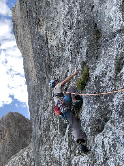 Torre della Vallaccia, Sasso delle Undici, Dolomiti, Luca Caldini, Luca Cornella - Apertura del primo tiro della via 'Caldini - Cornella' alla Torre della Vallaccia, Dolomiti (Luca Caldini, Luca Cornella 20/08/2023)