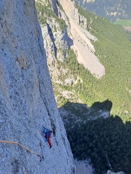 Torre della Vallaccia, Sasso delle Undici, Dolomiti, Luca Caldini, Luca Cornella - Apertura del primo tiro della via 'Caldini - Cornella' alla Torre della Vallaccia, Dolomiti (Luca Caldini, Luca Cornella 20/08/2023)