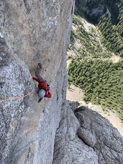 Torre della Vallaccia, Sasso delle Undici, Dolomiti, Luca Caldini, Luca Cornella - Apertura del secondo tiro della via 'Caldini - Cornella' alla Torre della Vallaccia, Dolomiti (Luca Caldini, Luca Cornella 20/08/2023)