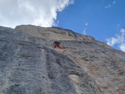 Torre della Vallaccia, Sasso delle Undici, Dolomiti, Luca Caldini, Luca Cornella - Apertura del secondo tiro della via 'Caldini - Cornella' alla Torre della Vallaccia, Dolomiti (Luca Caldini, Luca Cornella 20/08/2023)