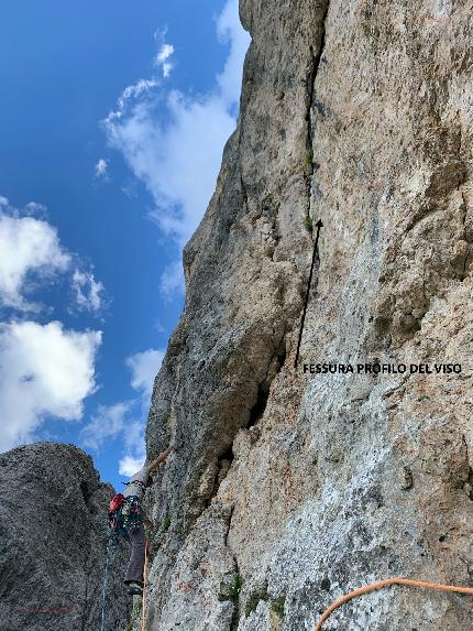 Torre della Vallaccia, Sasso delle Undici, Dolomiti, Luca Caldini, Luca Cornella - Il quarto tiro della via 'Caldini - Cornella' alla Torre della Vallaccia, Dolomiti (Luca Caldini, Luca Cornella 20/08/2023)