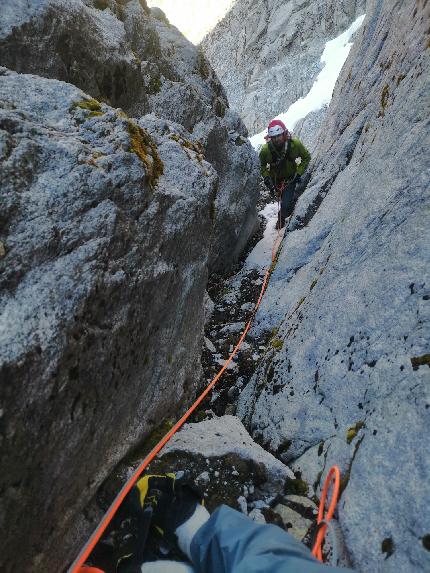 Peru, Marva Peak, Marek Radovský, Ďuri Švingál - Line under the Sky, Marva Peak, Peru: first pitch below the headwall