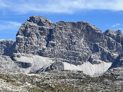 Cima XII, Croda Berti - Cima Dodici a sinistra e, dopo l’intaglio, Croda Antonio Berti, viste dalle Tre Cime di Lavaredo