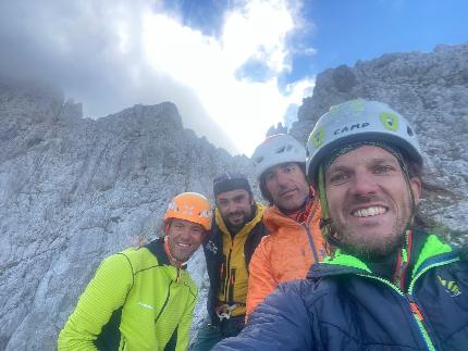 Spiz d’Agner, Valle di San Lucano, Dolomiti - Samuel Zeni, Marco Bergamo, Santiago Padros e Diego Toigo dopo la ripetizione di 'Felicità a momenti', Spiz d’Agner Sud (Valle di San Lucano, Dolomiti)