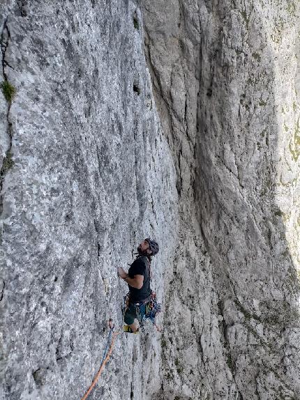 Spiz d’Agner, Valle di San Lucano, Dolomiti - Marco Bergamo sul secondo tiro di 'Felicità a momenti', Spiz d’Agner Sud (Valle di San Lucano, Dolomiti)