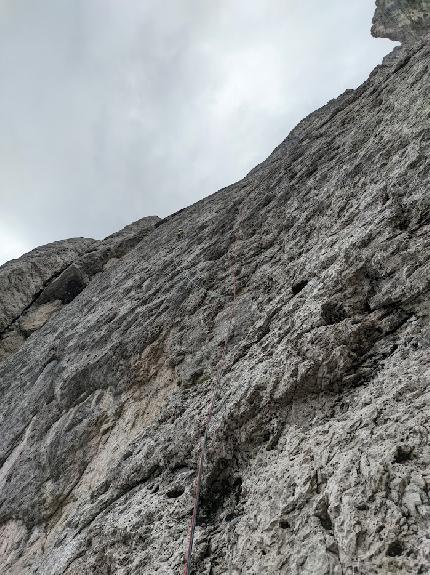 Spiz d’Agner, Valle di San Lucano, Dolomiti - Sul primo tiro di 'Momenti di Felicità', Spiz d’Agner Sud (Valle di San Lucano, Dolomiti)