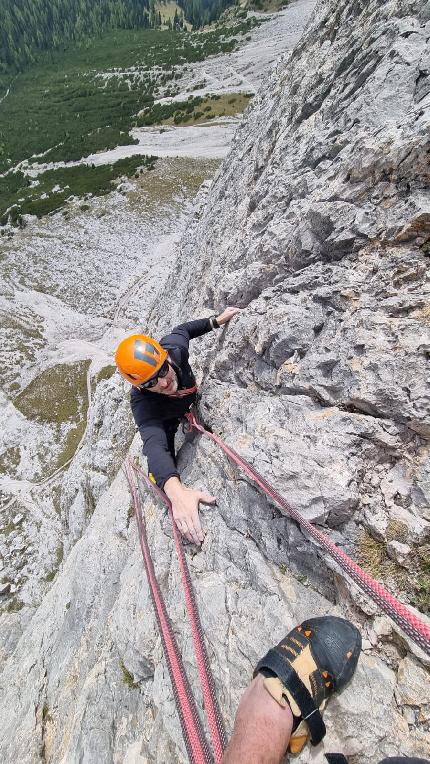 Tofana Dolomites - Maz Rizzato climbing Il vecchio leone e la giovane fifona, Primo Spigolo, Tofana di Rozes, Dolomites