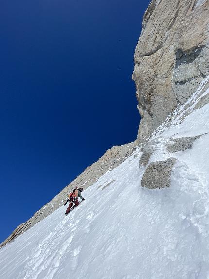 Aguja Poincenot, Patagonia, Whillans-Cochrane, Vivian Bruchez, Aurélien Lardy, Jules Socié - The Whillans ramp on Aguja Poincenot in Patagonia skied by Vivian Bruchez, Aurélien Lardy, Jules Socié on 21/09/2023