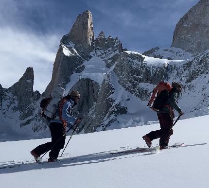 Aguja Poincenot, Patagonia, Whillans-Cochrane, Vivian Bruchez, Aurélien Lardy, Jules Socié - Skinning up towards the Whillans ramp on Aguja Poincenot in Patagonia, skied by Vivian Bruchez, Aurélien Lardy, Jules Socié on 21/09/2023