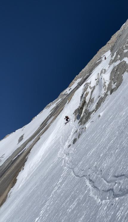 Aguja Poincenot, Patagonia, Whillans-Cochrane, Vivian Bruchez, Aurélien Lardy, Jules Socié - On the lower section of the Whillans ramp on Aguja Poincenot in Patagonia, skied by Vivian Bruchez, Aurélien Lardy, Jules Socié on 21/09/2023