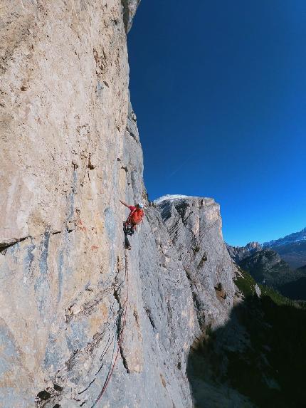 Los Angeles, Col Becchei, Dolomites - Alberto De Giuli climbing pitch 7 of Los Angeles 84, Spalti di Col Becchei, Dolomites
