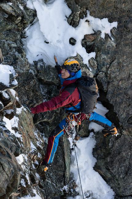 Breithorn Centrale, François Cazzanelli, Leonardo Gheza - François Cazzanelli making the first ascent of 'Estate Indiana' on Breithorn Centrale