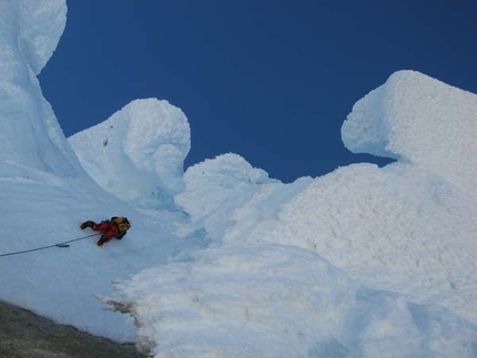 Cerro Standhardt, Herron and Egger Traverse (Patagonia) - Fabio Salvadei on the summit mushroom of Punta Herron