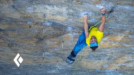 Angelino Zeller vs Sarre 2000, 8a+ footless at Tetto di Sarre