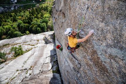 CAI Eagle Team, Val di Mello - Lorenzo Toscani sale 'Gallina dalle ovaie d'oro' alle Dimore degli Dei in Val di Mello durante l'incontro del CAI Eagle Team