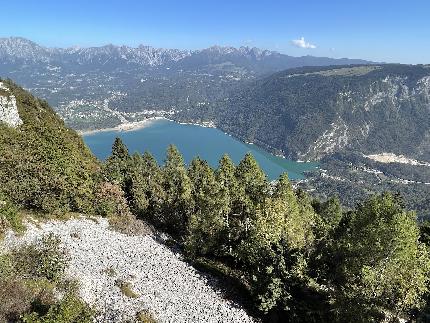 Nevegàl - Faverghera - Terrazza sul Lago - La vista sul Lago di Santa Croce dalla falesia Nevegàl - Faverghera - Terrazza sul Lago