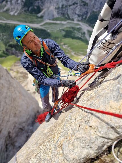 Madre Roccia, Marmolada, Iris Bielli, Matteo Della Bordella, Massimo Faletti, Maurizio Giordani - Maurizio Giordani in apertura su 'Madre Roccia' in Marmolada (Iris Bielli, Matteo Della Bordella, Massimo Faletti, Maurizio Giordani 2022-2023)