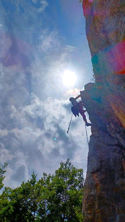 Buco del Merlo, Monti Reatini, Appennino Centrale, Pino Calendrella - Pino Calandrella in apertura del primo tiro di 'Sogno di una notte di mezza estate', Buco del Merlo (M. Porcini, Monti Reatini)