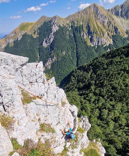 Buco del Merlo, Monti Reatini, Appennino Centrale, Pino Calendrella - Ginevra Calandrella sul terzo tiro di 'Sogno di una notte di mezza estate', Buco del Merlo (M. Porcini, Monti Reatini)