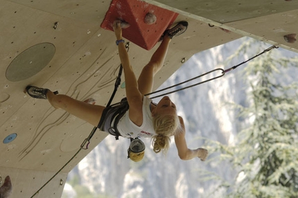 Emily Harrington - Emily Harrington competing at the 2006 Arco Rock Master.