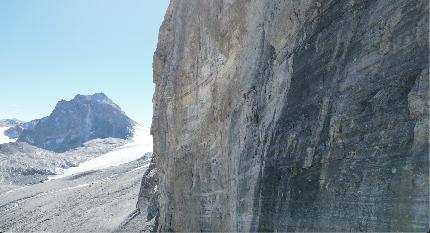 Granta Parey Val di Rhêmes, Valle d'Aosta, Michele Amadio, Andrea Benato - Federica Mingolla ripresa col drone  in solitaria sulla via 'Gioia Nera' alla Granta Parey in Val di Rhêmes (Valle d'Aosta), Michele Amadio, Andrea Benato 2022/23