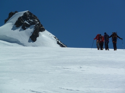 Monte Rosa - Corno Nero: lasciata la traccia principale per il Colle del Lys, in direzione del Colle Zurbriggen