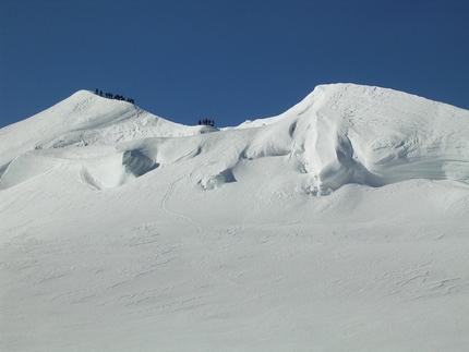 Monte Rosa - Ludwigshöhe: la cresta di confine della Ludvigshohe, in una annata particolarmente 