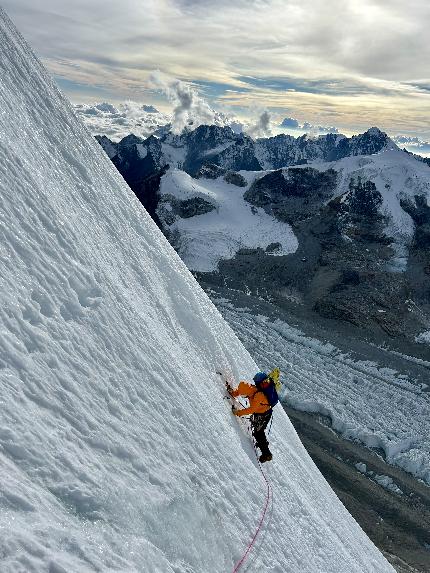 Tengi Ragi Tau Nepal, Marek Disman, Jakub Vlcek - Marek Disman and Jakub Vlcek making the first ascent of 'Honzova cesta' on Tengi Ragi Tau (6938m) in Nepal (29-31/10/2023)