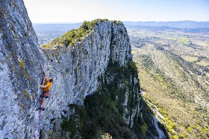 Watch Seb Bouin climb ACL (9b) at Pic Saint Loup in France