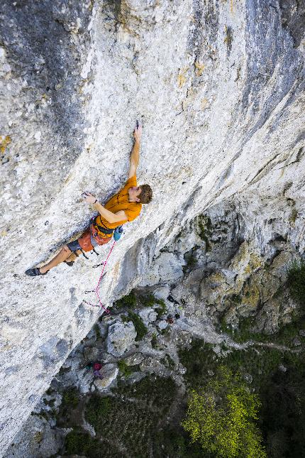 Sebastién Bouin - Seb Bouin su Ariégeois Cœur Loyal (9b) a Pic Saint Loup in Francia