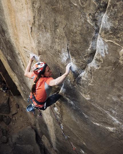 Caroline Ciavaldini repeats Le Voyage (E10 7a) at Annot