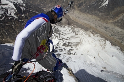 Valery Rozov - Shivling - Valery Rozov from Russia and his 25/05/2012 BASE Jump from an altitude of 6420m off Shivling (Himalaya).