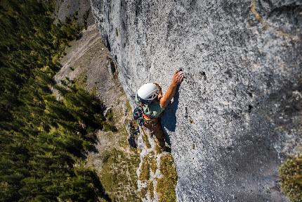 Monte Fop, Dolomiti, Federico Dell'Antone, Giovanni Zaccaria - Federico Dell'Antone sul muro compatto del secondo tiro di El Morbin al Monte Fop (Dolomiti)