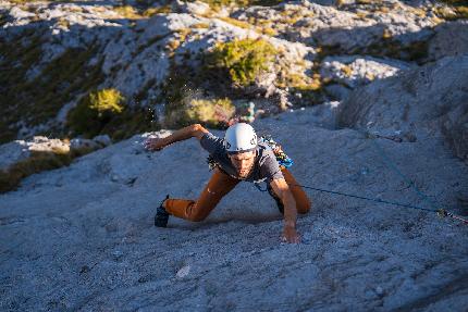 Monte Fop, Dolomiti, Federico Dell'Antone, Giovanni Zaccaria - Giovanni Zaccaria in uscita sul quinto tiro di El Morbin al Monte Fop (Dolomiti)