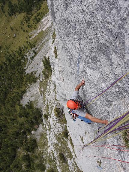 Monte Fop, Dolomiti, Federico Dell'Antone, Giovanni Zaccaria - Federico Dell'Antone in arrivo in sosta sul quarto tiro di El Morbin al Monte Fop (Dolomiti)