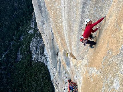 Miška Izakovičová makes free ascent of Golden Gate on El Capitan, Yosemite