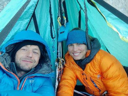 Michaela Izakovičová, Golden Gate, El Capitan, Yosemite - Miška Izakovičová and Karel Nováček in their portaledge while repeating Golden Gate on El Capitan, Yosemite