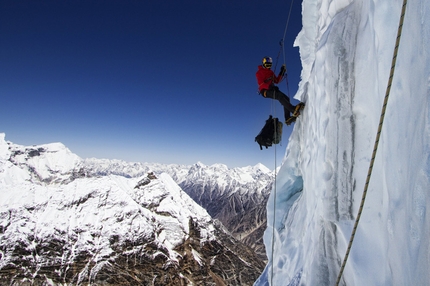 Valery Rozov - Shivling - Il russo Valery Rozov e il BASE Jump da quota 6420m dallo Shivling (Himalaya) il 25/05/2012.